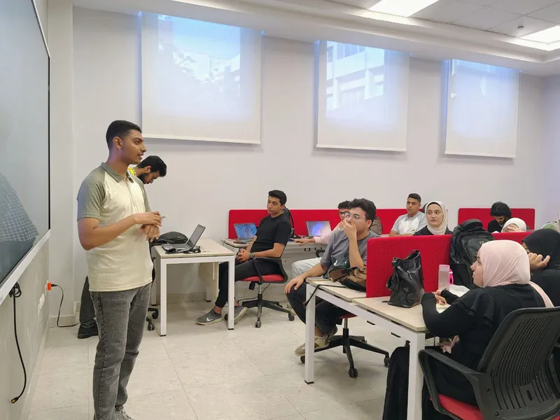 أكاديمية تعليمية بتقدّم Bootcamps متخصصة في UI/UX، بنحوّل التعلّم من معلومات مبعثرة لتجربة مفهومة ومترتبة.